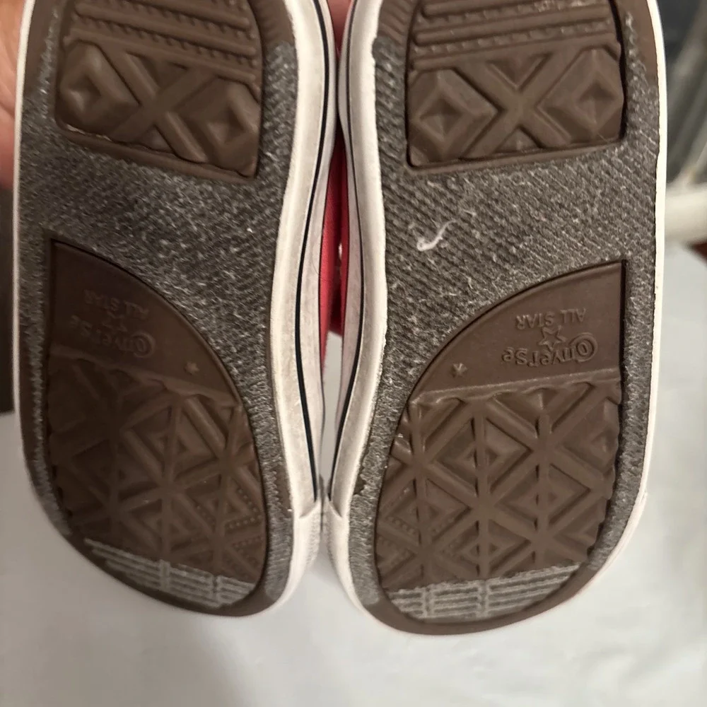 All Start Converse ,pink Size Size9-kids
